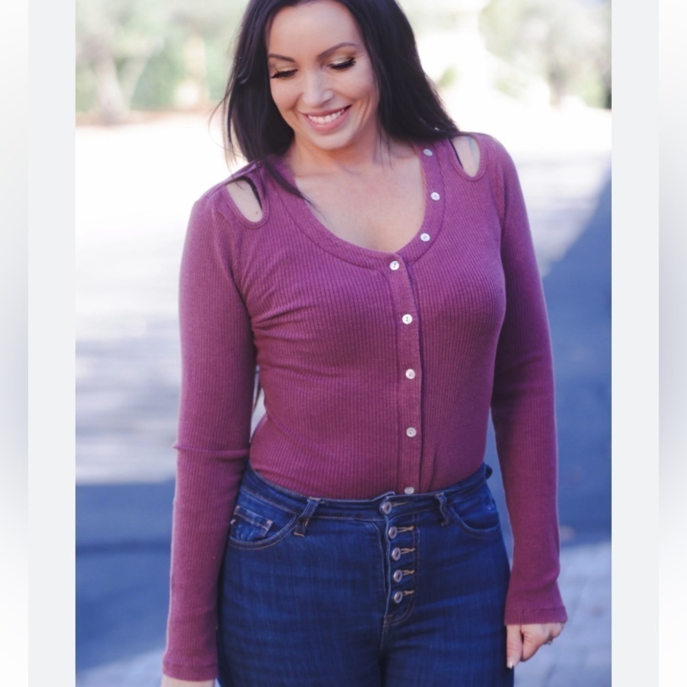 EUC White Birch Purple Long Sleeve Cold Shoulder Ribbed Bodysuit -Size Large